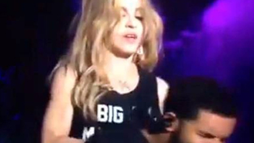 Madonna bình tĩnh trước bão chỉ trích 'cưỡng hôn' trai trẻ